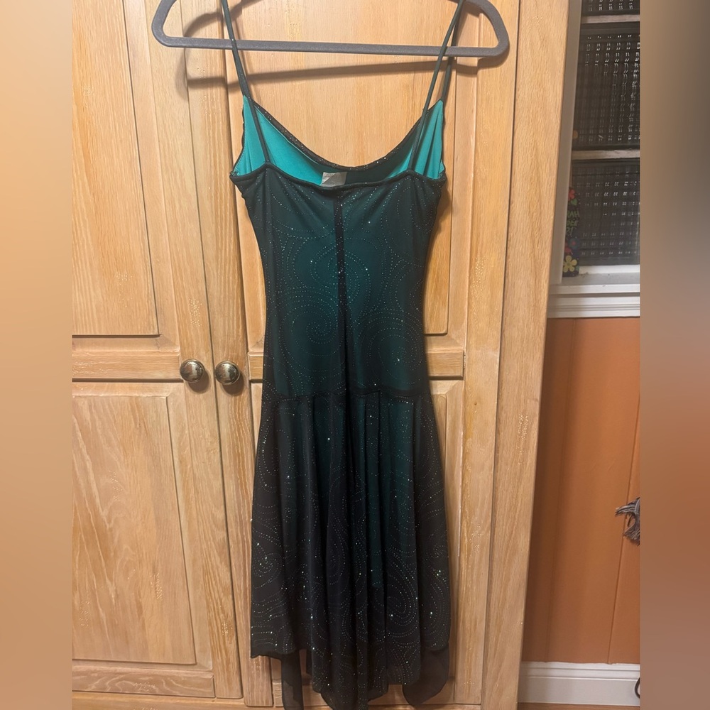 Elegant Dark Green Evening Dress - Picture 4 of 8